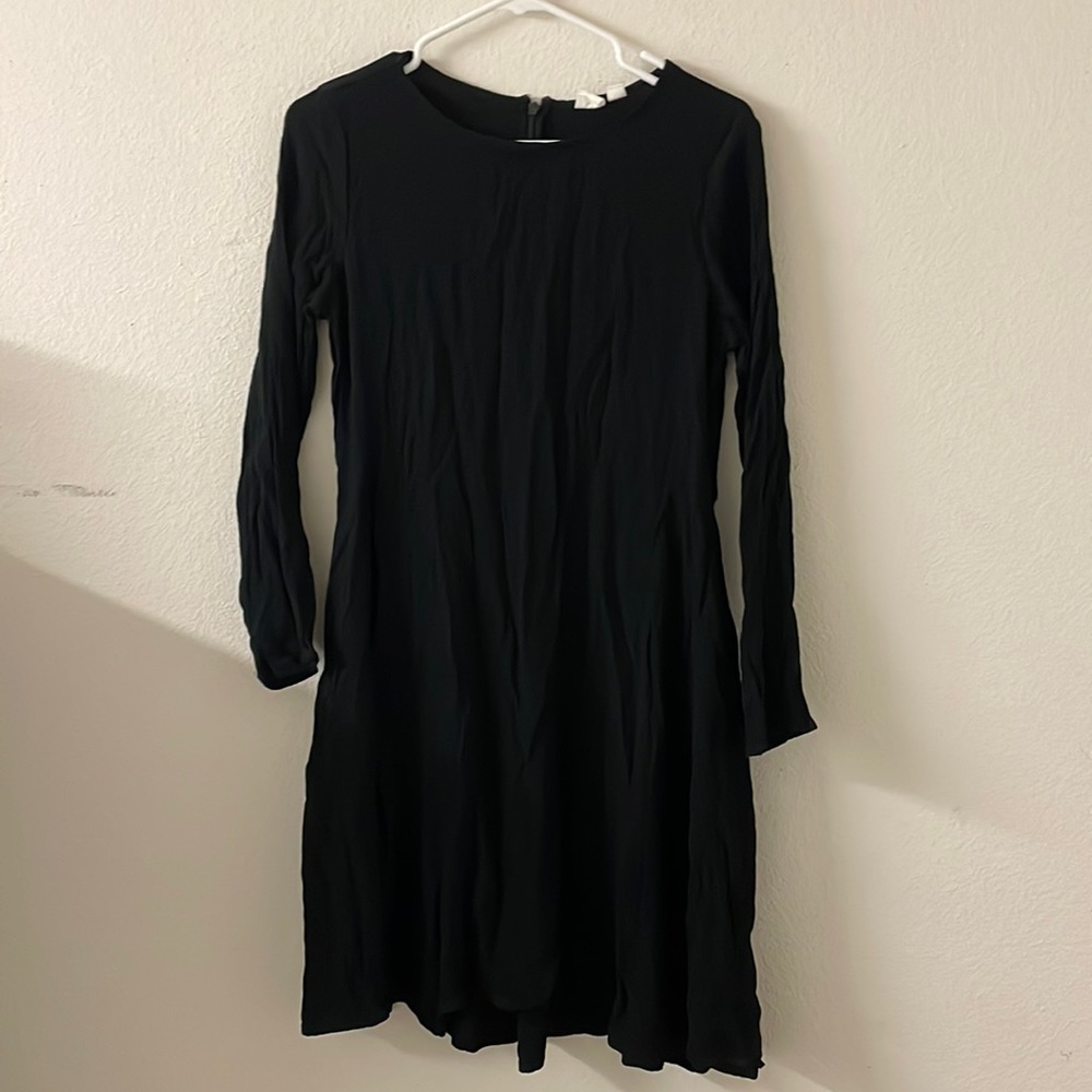 Medium black gap fit and flare dress with pockets
